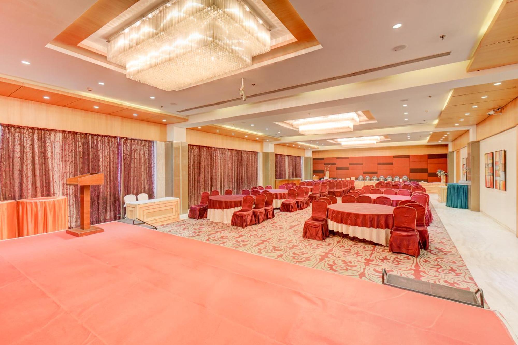 The Ssk Solitaire Hotel & Banquets Nashik Esterno foto